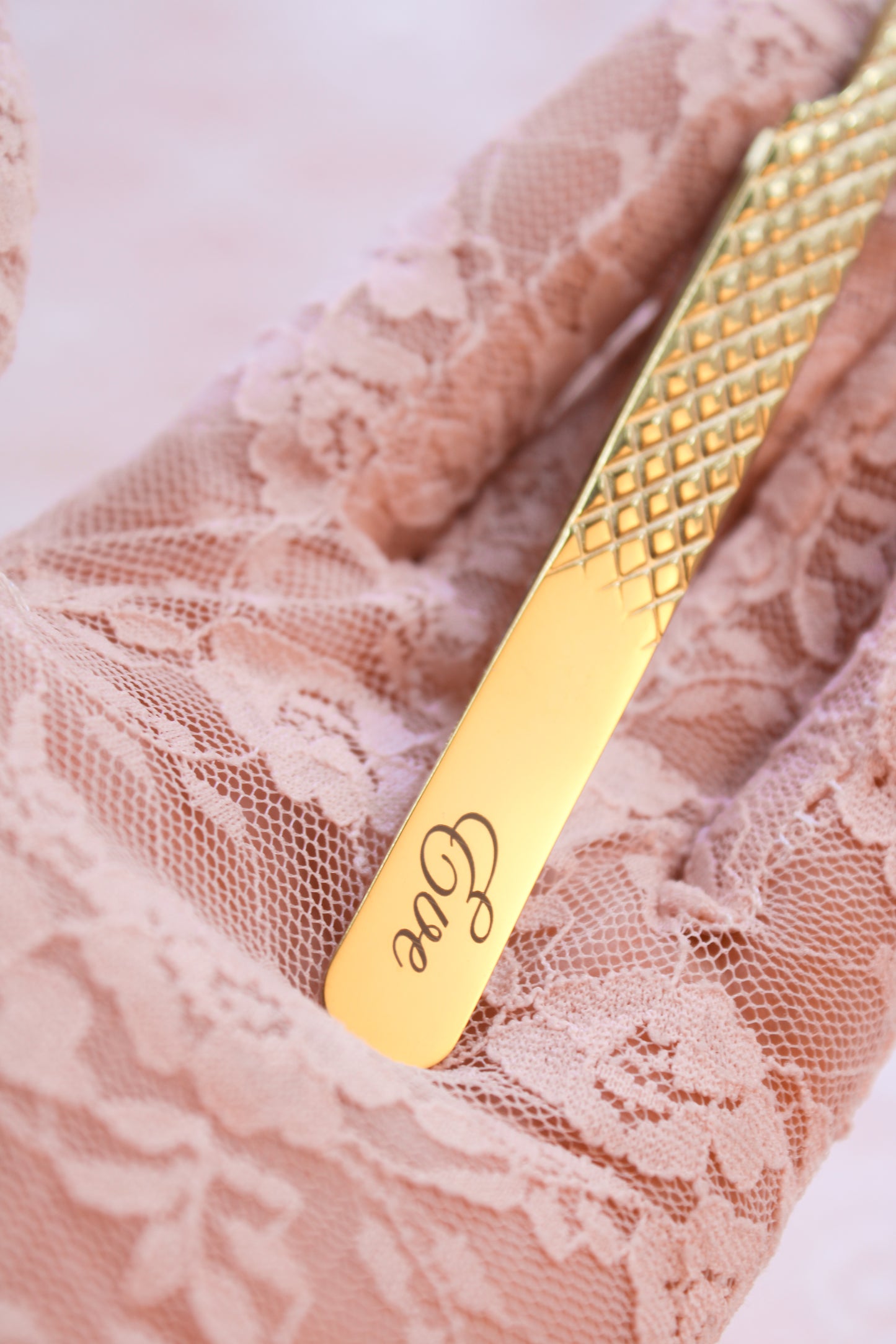 Eve C Curve Lash Tweezer - Limited Edition Vesper Tweezer Collection