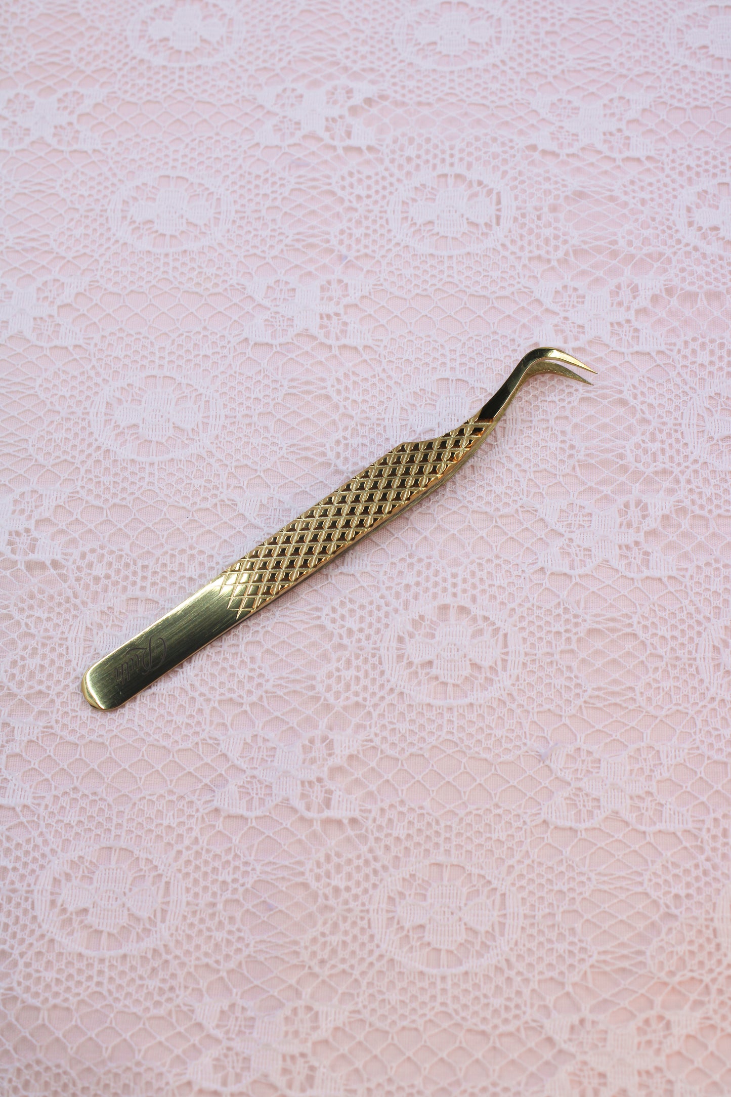 Ruth Curved Hook Boot Lash Tweezer - Limited Edition Vesper Tweezer Collection