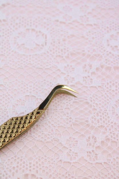 Ruth Curved Hook Boot Lash Tweezer - Limited Edition Vesper Tweezer Collection