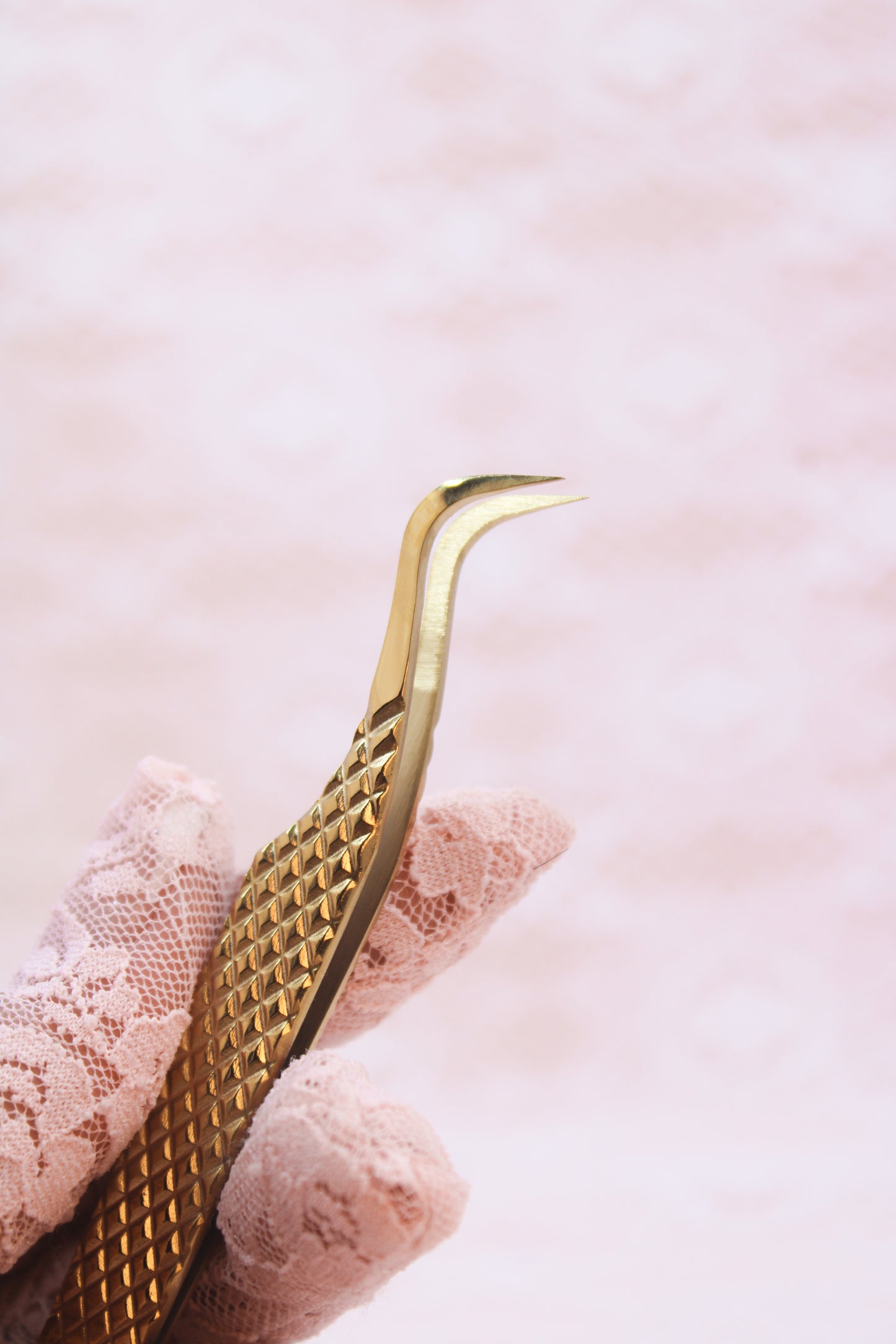 Ruth Curved Hook Boot Lash Tweezer - Limited Edition Vesper Tweezer Collection