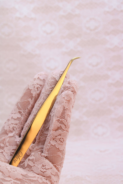 Mary Petite Curved Lash Tweezer - Limited Edition Vesper Tweezer Collection