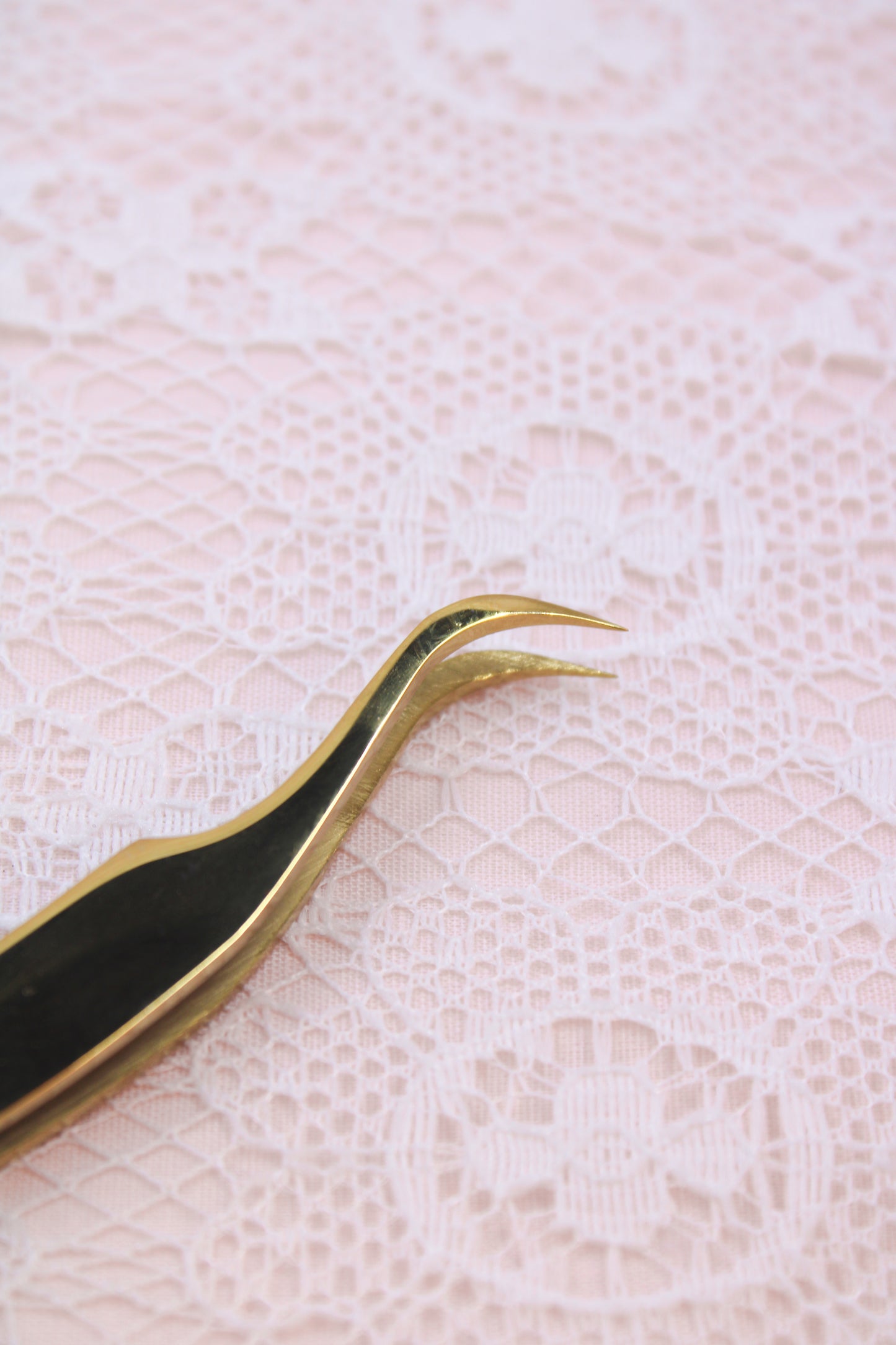 Esther Ergonomic Curved Lash Tweezer - Limited Edition Vesper Tweezer Collection