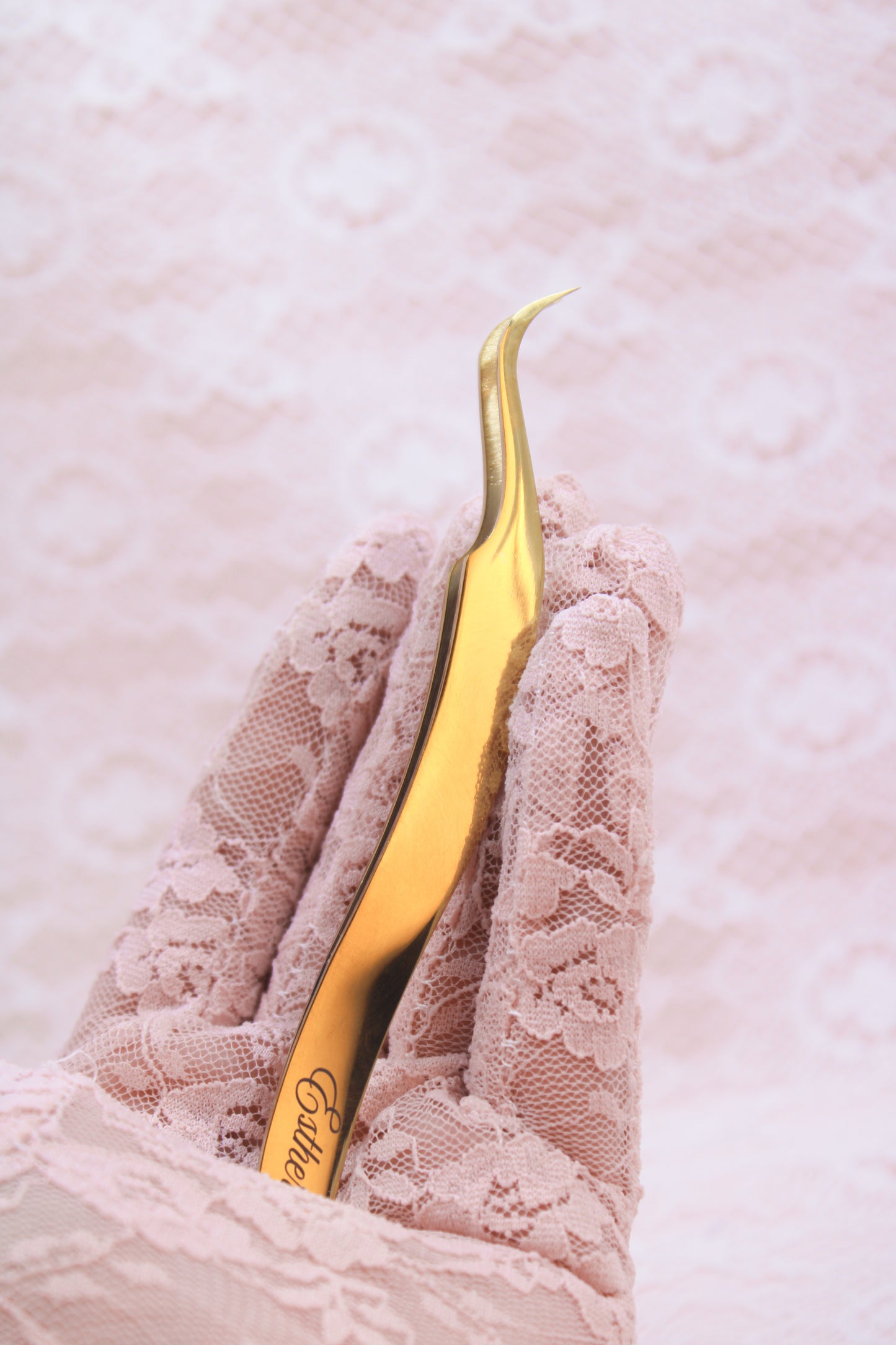 Esther Ergonomic Curved Lash Tweezer - Limited Edition Vesper Tweezer Collection